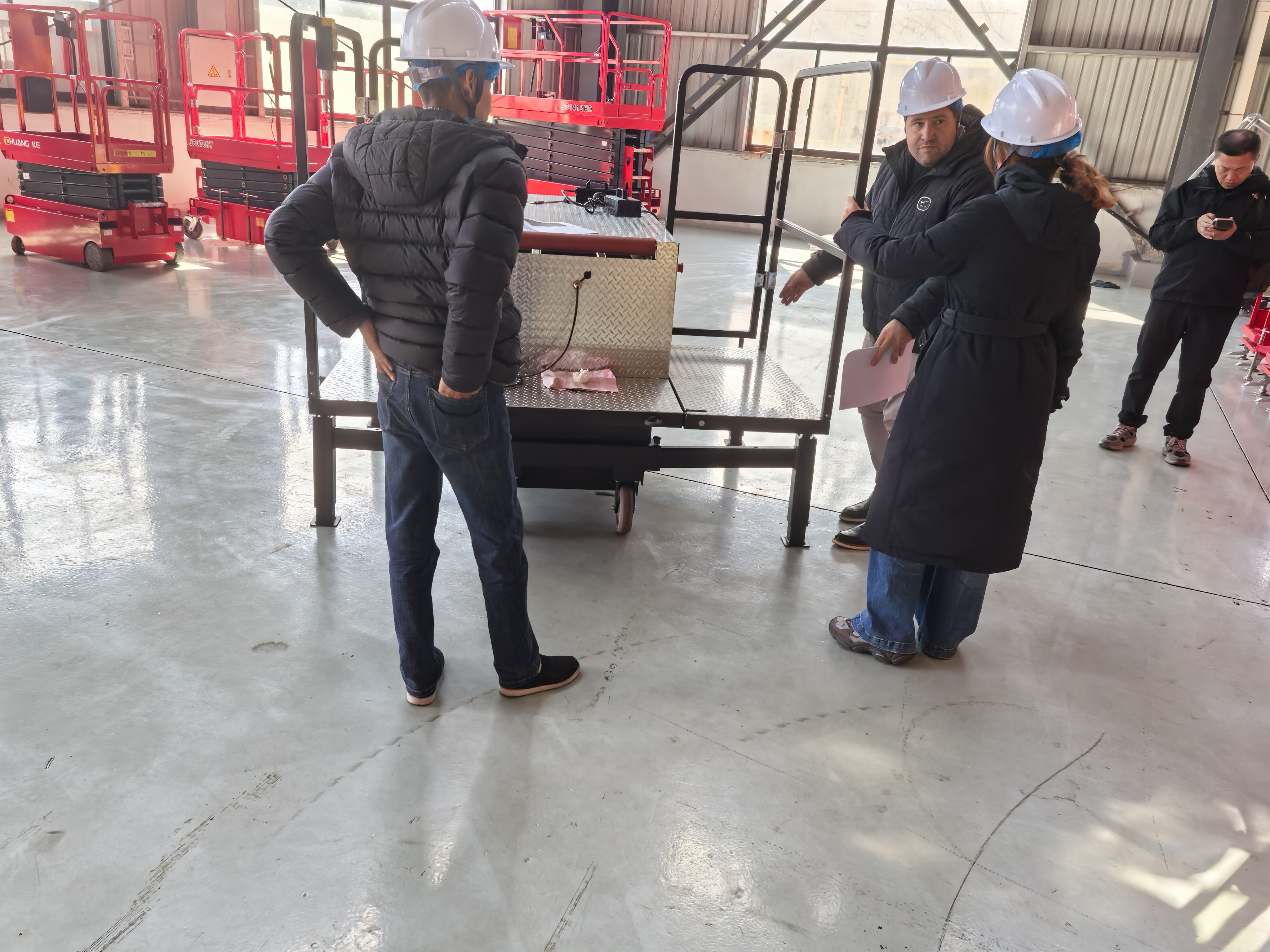 ลูกค้าชาวบราซิลเยี่ยมชมบริษัท Zhejiang Wizplus Smart Equipment Ltd. เพื่อเป็นแนวทางในการผลิตลิฟต์ตามสั่ง